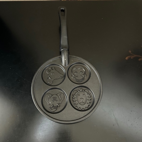 Nordic Ware USA Jungle Mini Pancake Pan - Picture 1 of 5